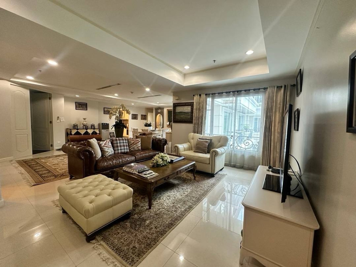 For RentCondoSukhumvit, Asoke, Thonglor : Premium Condo Quiet atmosphere in the heart of the city, convenient travel near BTS Thonglor.