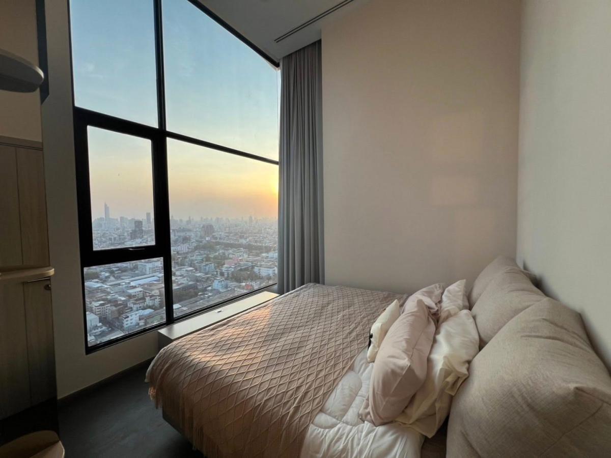 For RentCondoRatchathewi,Phayathai : 🔥For Rent Now🔥 Park Origin Ratchathewi, 2 bedrooms, high ceilings, beautiful view, fully furnished, ready to move in. Next to the MRT Orange Line, Ratchathewi Station.