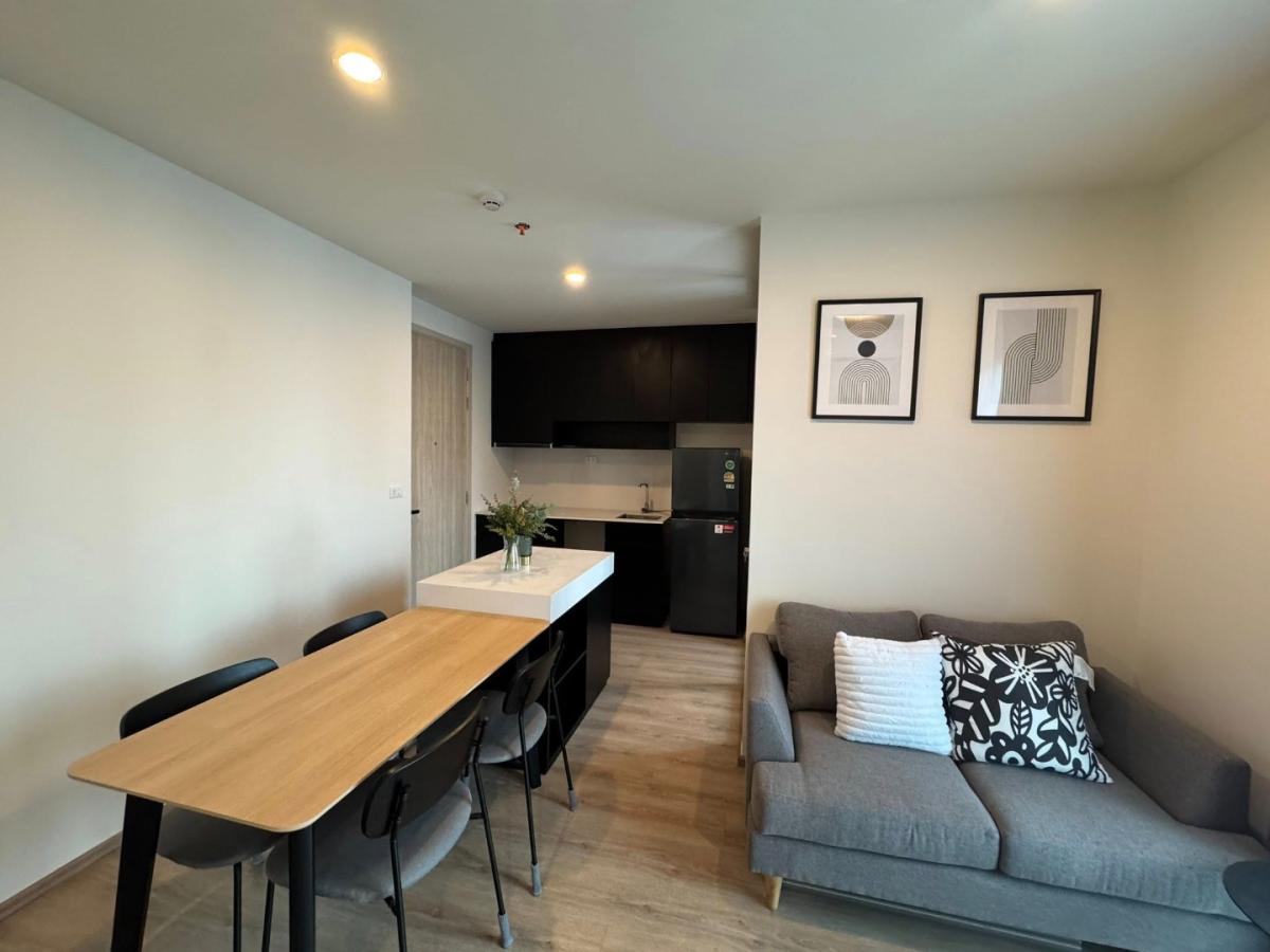 For RentCondoRama9, Petchburi, RCA : 🔥For Rent Now! 🔥Nue District R9, beautiful 2-bedroom, 1-bathroom apartment, fully furnished with furniture and appliances, ready to move in. Conveniently located near MRT Rama 9❗