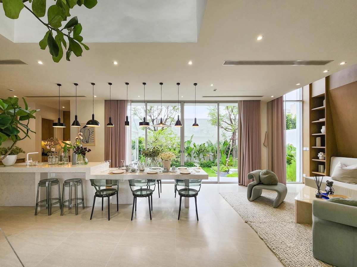 ขายบ้านพระราม 9 เพชรบุรีตัดใหม่ RCA : 🔥𝑳𝒂𝒔𝒕 𝟐 𝑼𝒏𝒊𝒕 ‼️  บ้านตัวอย่างตกแต่งพร้อมอยู่กลางเมือง ลดจาก 80 กว่าล้าน 🏷️ เหลือเพียง 58.9 ล้านบาท 🎉