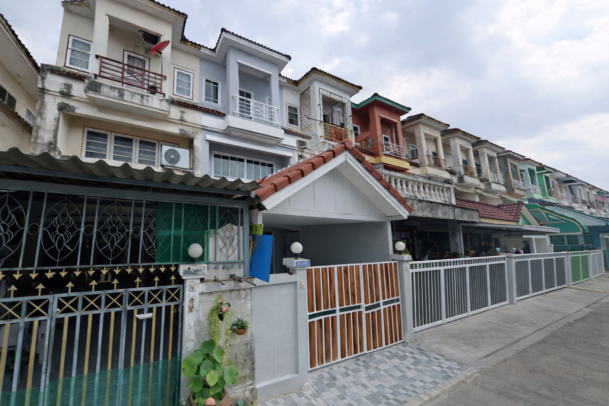 For SaleTownhomeBang kae, Phetkasem : 3-story townhome, Nisa Village, Phetkasem 69, owner is in a hurry to sell.