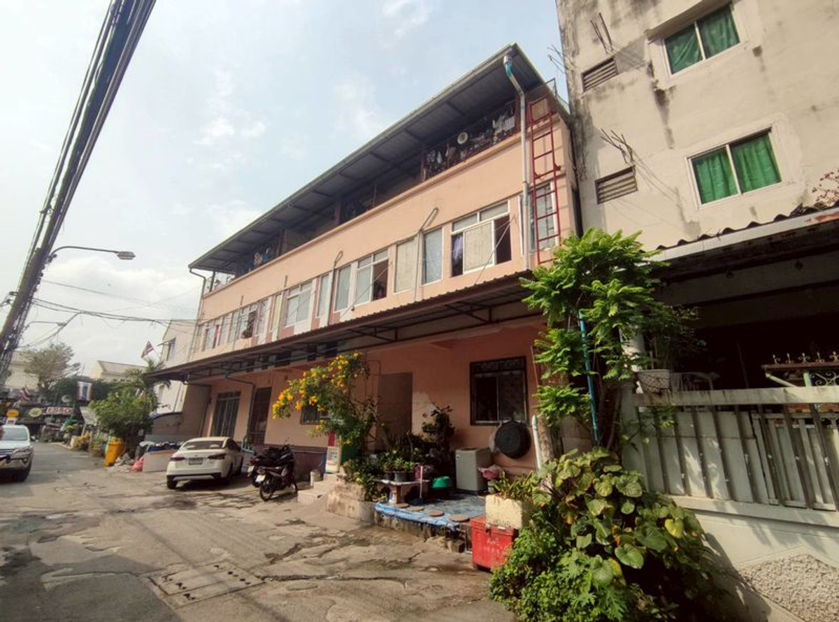 For SaleHotel&Apartment BusinessSamut Prakan,Samrong : Dormitory for sale, 3 floors, 48 ​​rooms, area 131 square meters, fully rented, near Khajonwit Train Market, Theparak Road, Bang Phli Yai Subdistrict, Bang Phli District, Samut Prakan.