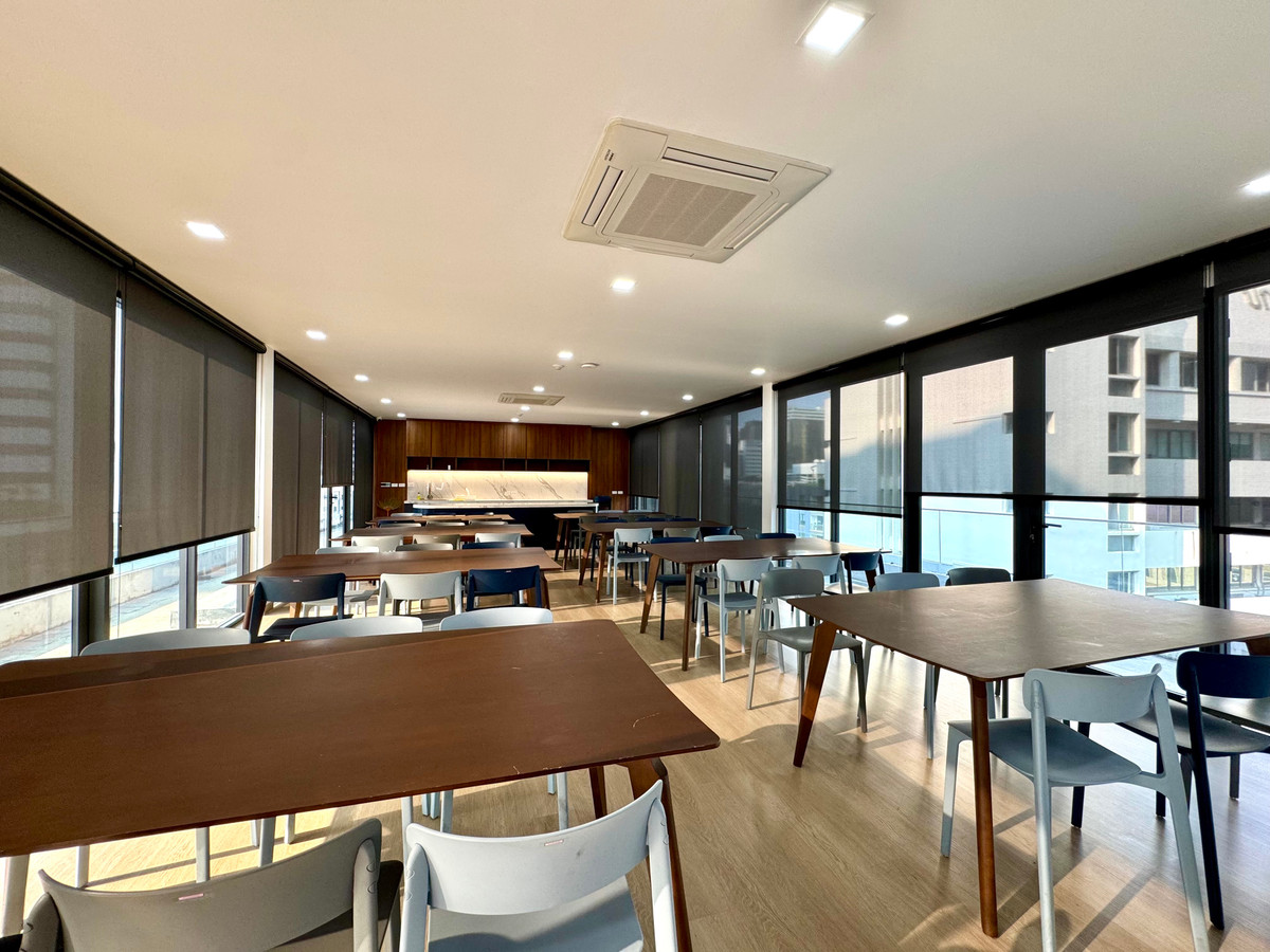 ให้เช่าร้านค้า/ตลาดนัดสีลม ศาลาแดง บางรัก : ให้เช่า Rooftop📍เพียง 200ม.จาก BTS ช่องนนทรี ติดถ.สาทร มีที่จอดรถ 🚗