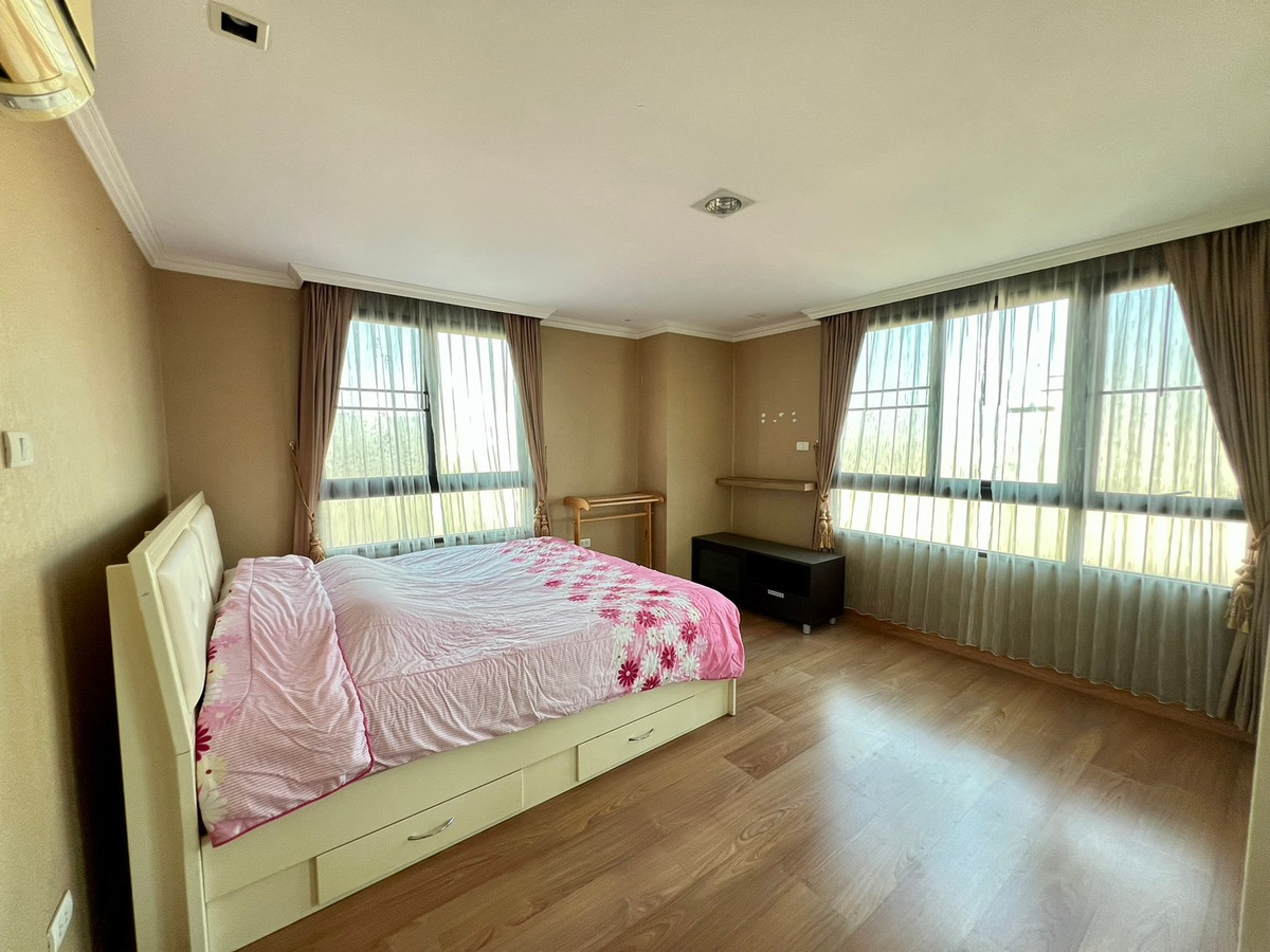 For SaleCondoRatchadapisek, Huaikwang, Suttisan : Cheapest sale in the building! Condo 77.7 sq m., corner room, 2 bedrooms, 2 bathrooms, near MRT Lat Phrao, this price cant be found!!