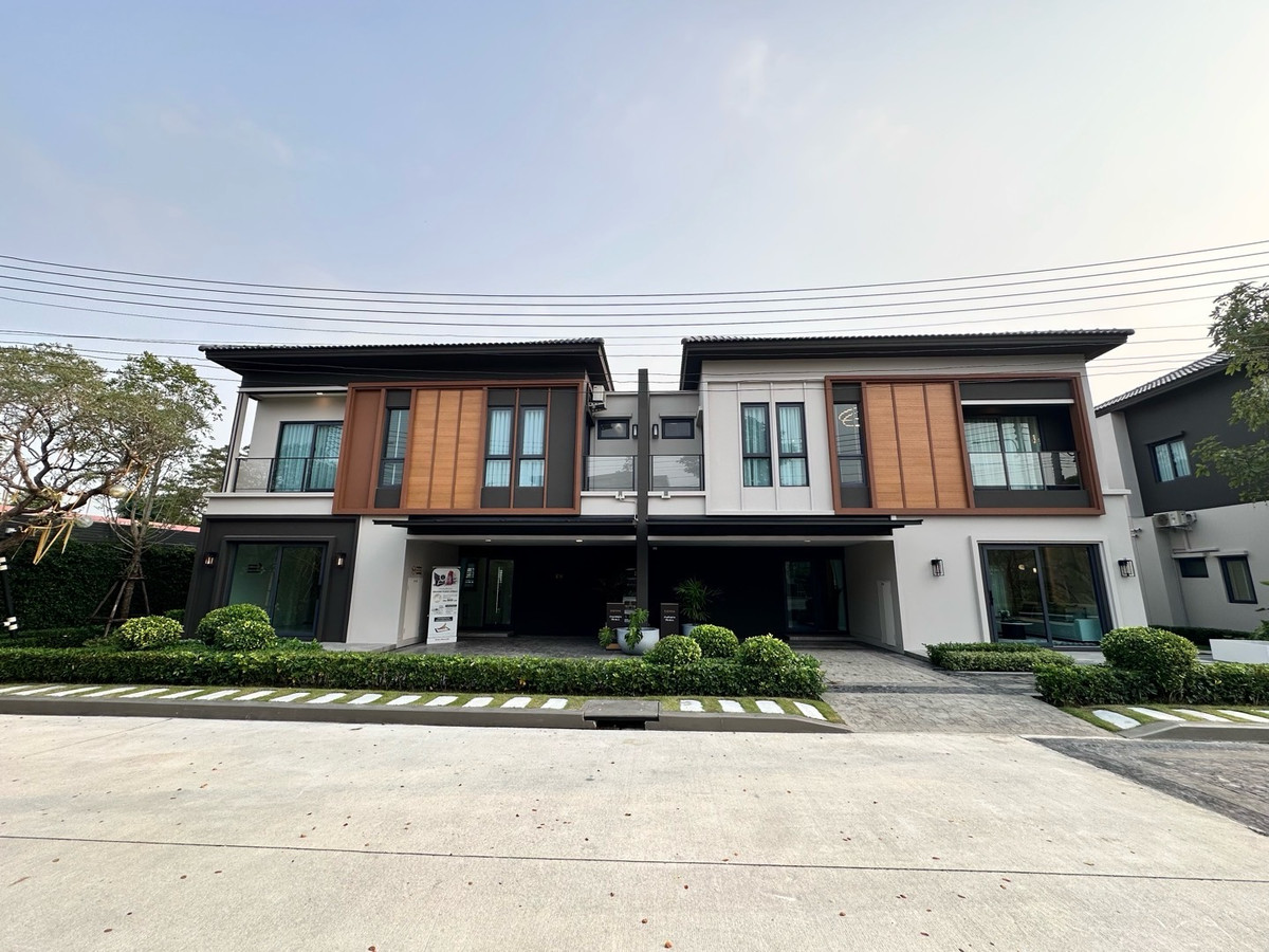 ขายพุทธมณฑล ศาลายา : บ้านแฝดหลังใหญ่ อารมณ์บ้านเดี่ยว บนทำเลติดถนนบรม Call 0828839995 คุณอ้อม