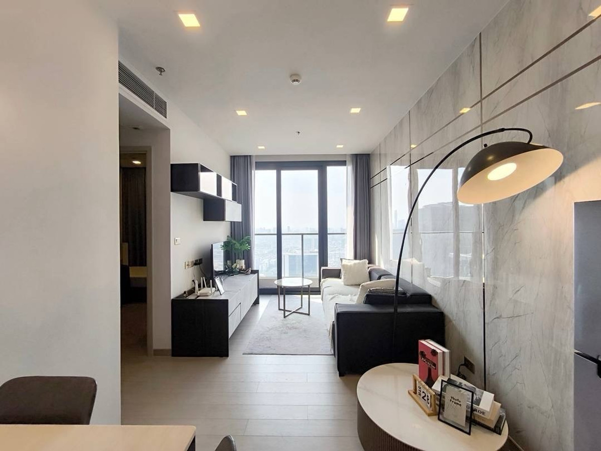 For RentCondoRama9, Petchburi, RCA : Condo for rent, One9Five Asoke - Rama9, Building B, 42nd floor, city view, size 55.00 sq m, 2 bedrooms, 2 bathrooms, price 50,000 baht.