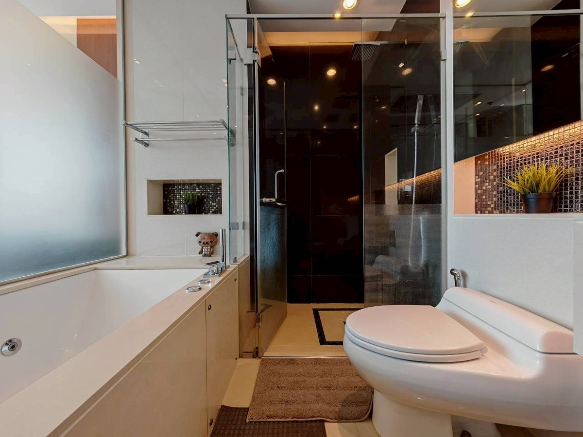 For RentCondoSukhumvit, Asoke, Thonglor : Condo for RENT The Address Sukhumvit 28, spacious room 70 sq m., 2 bedrooms, 2 bathrooms, ready to move in @ 51,000 baht, urgent call 096-2615656, spacious room 70 sq m., 2 bedrooms, 2 bathrooms, fully furnished, ready to move in Location : Promphong , Th