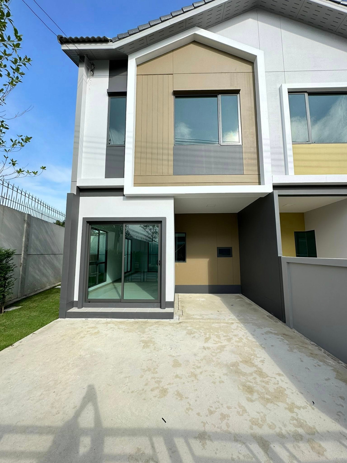 For RentHousePathum Thani,Rangsit, Thammasat : 3Bedroom Townhome, Fully Furnished, Near Pathum Thani City Center