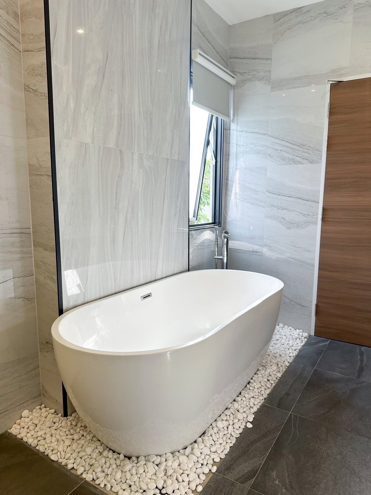 HouseRama5, Ratchapruek, Bangkruai : ✨🏡[For sale & rent] Large detached house, corner plot. Beautifully decorated in modern style. Convenient entry to the city, land area 100 sq m.