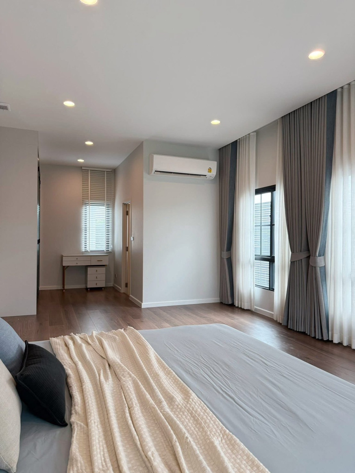 ให้เช่าบ้านเสรีไทย-นิด้า : ✨ บ้านยุคใหม่ ประหยัดพลังงาน! บ้านเดี่ยวหลังมุม Solar Cell & EV Charger พร้อมใช้งาน!  