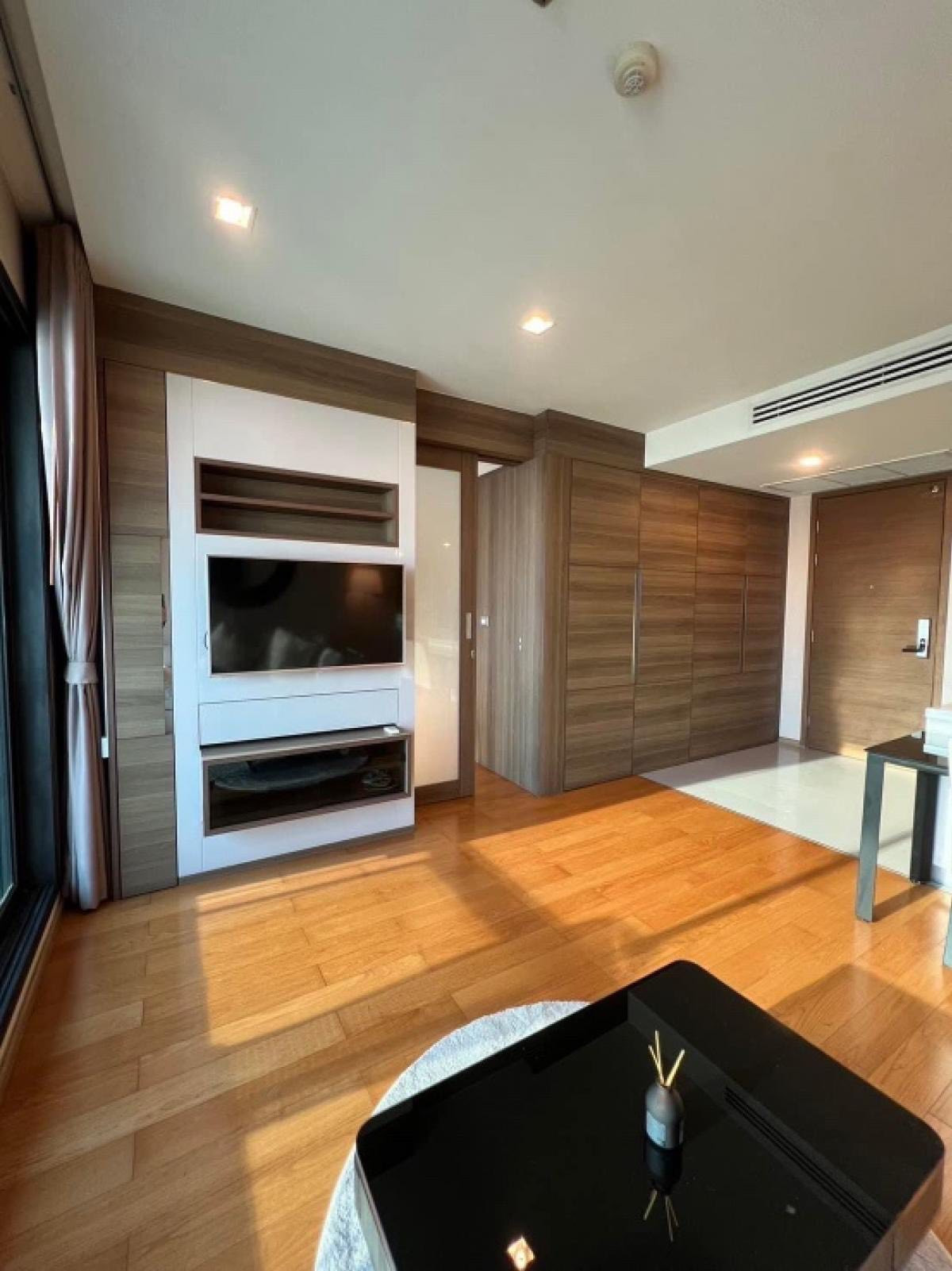 ขายคอนโดสาทร นราธิวาส : 1 ห้องนอน ที่ The Address Sathorn , Contact 062-496-6454