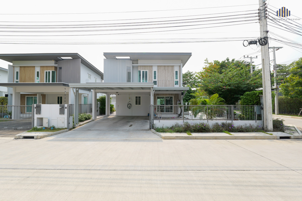 For SaleHouseNonthaburi, Bang Yai, Bangbuathong : Project located on a main road! Fully extended and built-in, move-in ready! For sale: Single detached house in Pruklada Ratchaphruek–345, land size 67.3 sq.wah, directly on Highway 345, near Kanchanaphisek Road and Ratchaphruek Road 
