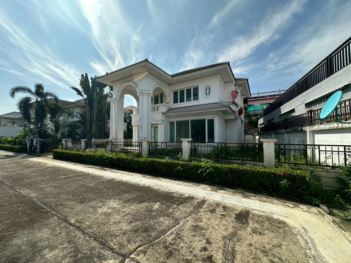 For SaleHouseBang kae, Phetkasem : Single house for sale, Thanathong Lakeside City Home project, large plot, 110 sq m, Bang Waek area, Phetkasem, Bang Khae, quiet and private residence, good price, or worth renovating to increase value.