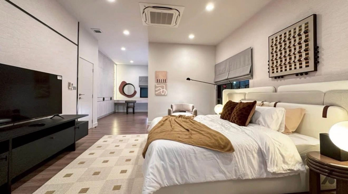 For RentHouseLadkrabang, Suwannaphum Airport : 𝙁𝙤𝙧 𝙧𝙚𝙣𝙩 House for rent near Suvarnabhumi Airport. Perfectly decorated  Complete with electrical appliances Just bring your bags and move in!