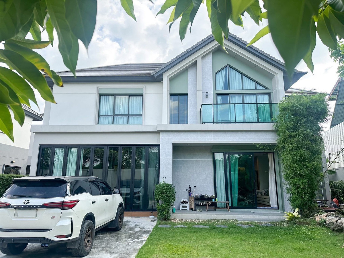 HouseRama5, Ratchapruek, Bangkruai : ✨🏡[For sale & rent] Large detached house, corner plot. Beautifully decorated in modern style. Convenient entry to the city, land area 100 sq m.