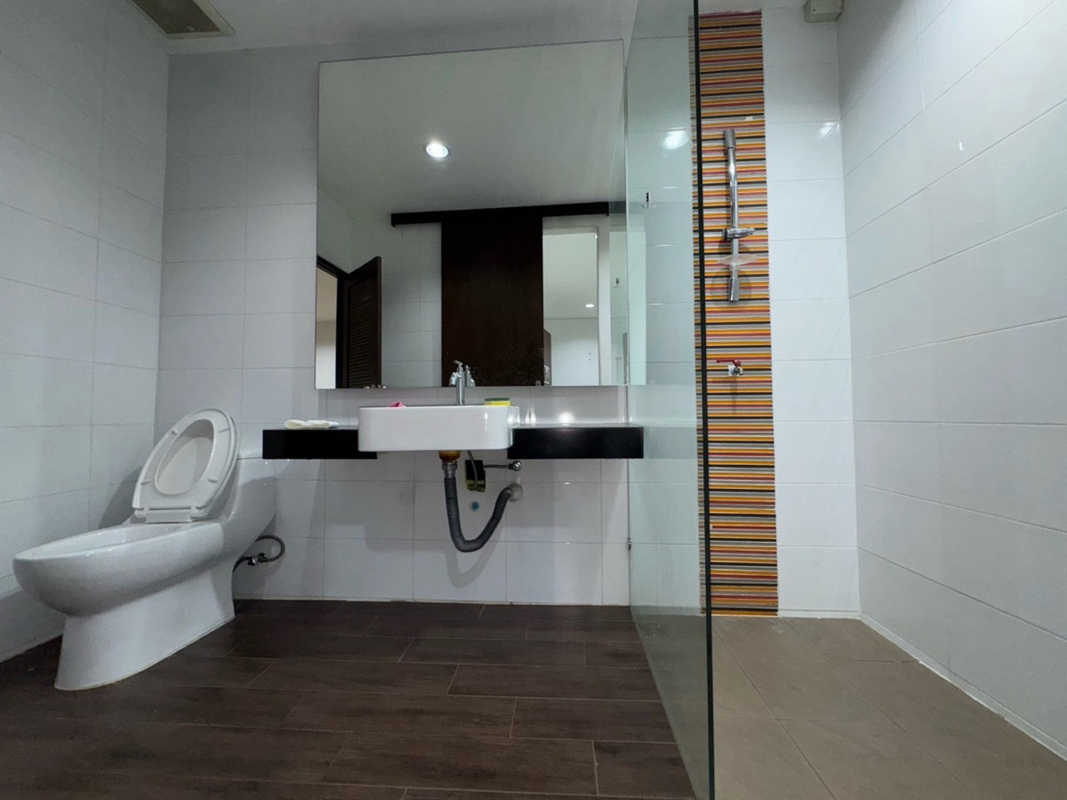 ให้เช่าอาคารพาณิชย์สุขุมวิท อโศก ทองหล่อ : ให้เช่า อาคารพาณิชย์ สุขุมวิท 26 พร้อมพงษ์ ใกล้ Emporium และ K Village รับพิจารณาทุกธุรกิจ ที่จอดรถ 2 คัน ทำเลซอยย่อย (ไม่ใช่ซอยหลัก)