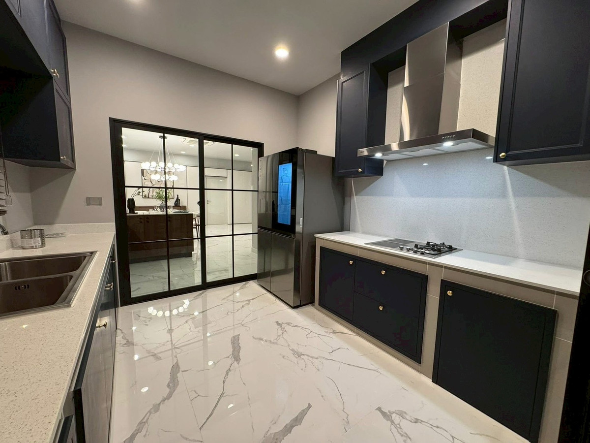 For RentHouseLadkrabang, Suwannaphum Airport : 𝙁𝙤𝙧 𝙧𝙚𝙣𝙩 House for rent near Suvarnabhumi Airport. Perfectly decorated  Complete with electrical appliances Just bring your bags and move in!