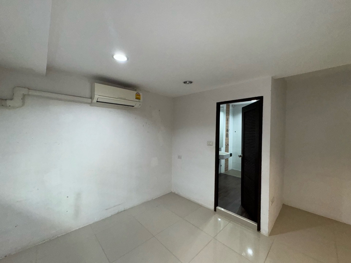 ให้เช่าอาคารพาณิชย์สุขุมวิท อโศก ทองหล่อ : ให้เช่า อาคารพาณิชย์ สุขุมวิท 26 พร้อมพงษ์ ใกล้ Emporium และ K Village รับพิจารณาทุกธุรกิจ ที่จอดรถ 2 คัน ทำเลซอยย่อย (ไม่ใช่ซอยหลัก)