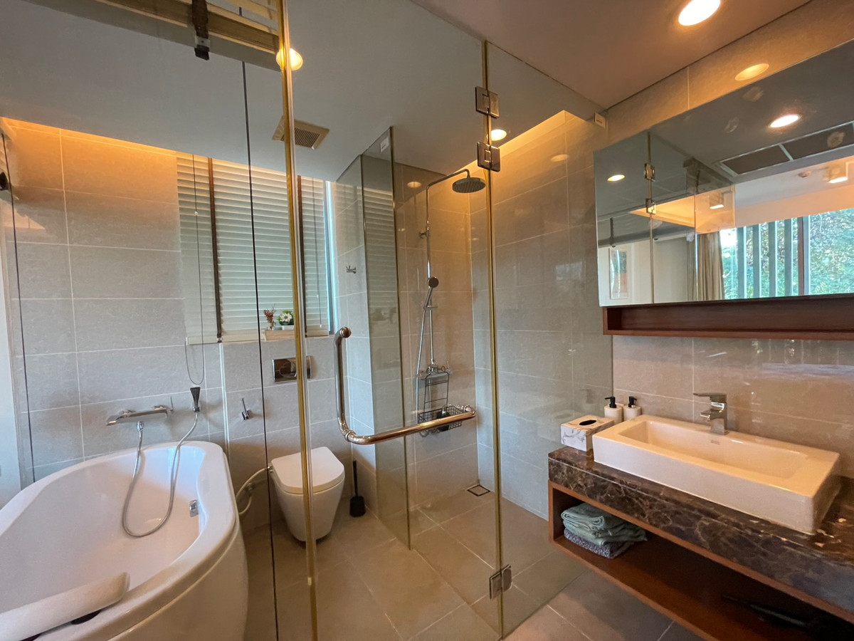 For SaleCondoSukhumvit, Asoke, Thonglor : For sale siamese 39 conner unit 2 bedroom east facing with balcony price 7.5 mb only