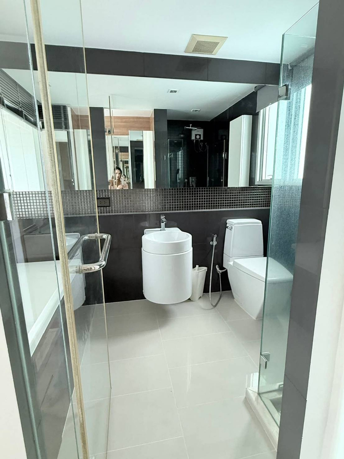 ให้เช่าคอนโดสะพานควาย จตุจักร : ใกล้รถไฟฟ้า BTS อารีย์, บิ๊กซี สะพานควาย, Villa Market, JJ Mall, สวนจตุจักร และ รพ.เปาโล พหลโยธิน