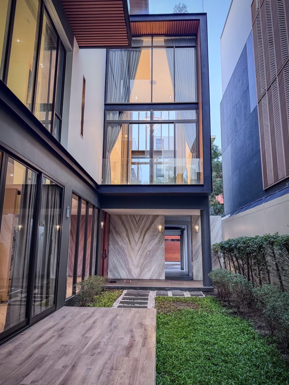 บ้านเกษตร นวมินทร์ ลาดปลาเค้า : ✨ ราคาพิเศษ 🔥 บ้านหรู 4 ชั้น พร้อมลิฟต์ส่วนตัว @The Primary V เกษตร-นวมินทร์ 💚