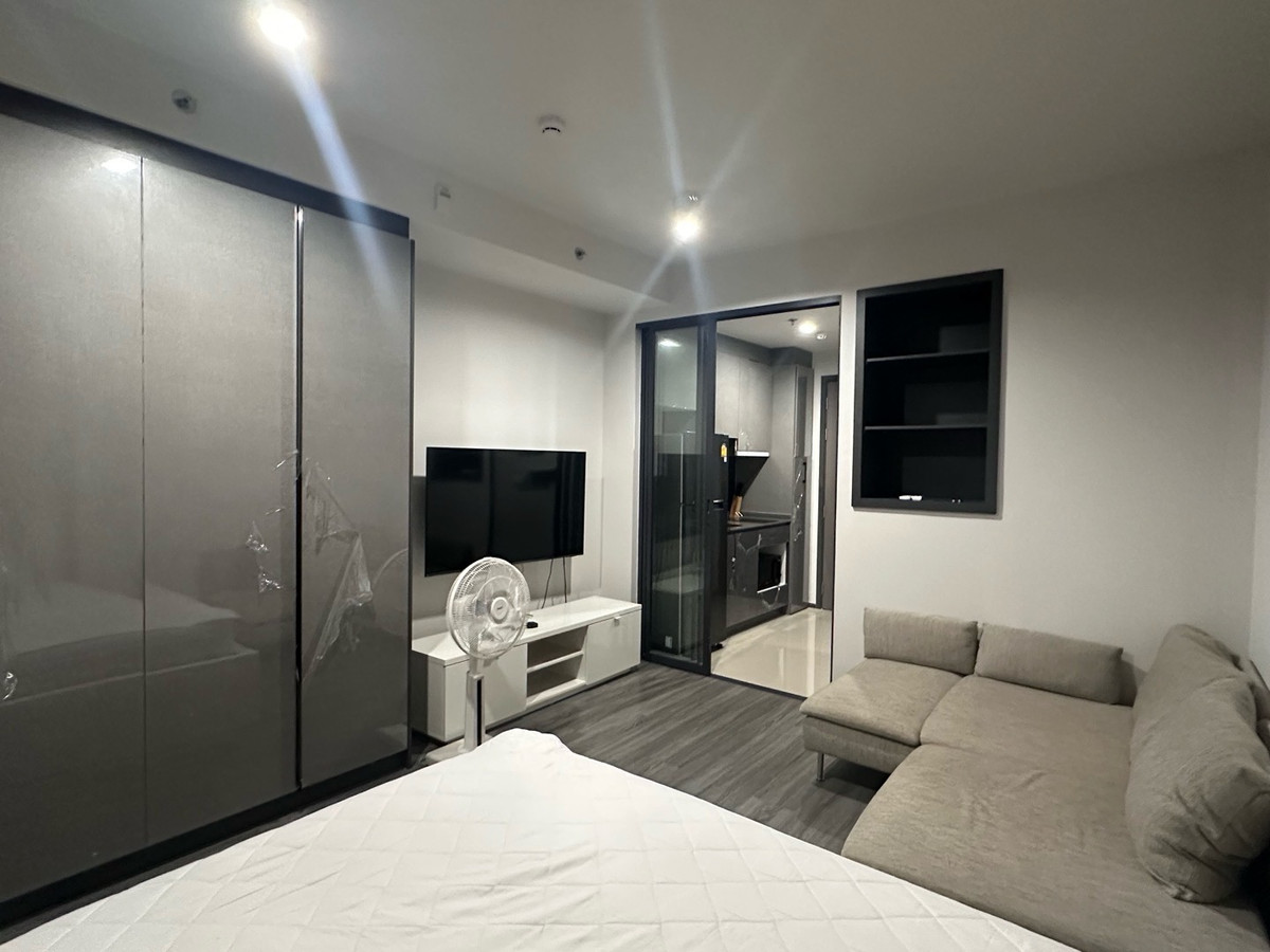 ให้เช่าคอนโดสยาม จุฬา สามย่าน : ปล่อยเช่า Studio 26.5 ชั้น20+ ครัวปิด fully furnished พร้อมเข้าอยู่ (☎️ 097-3483447 )