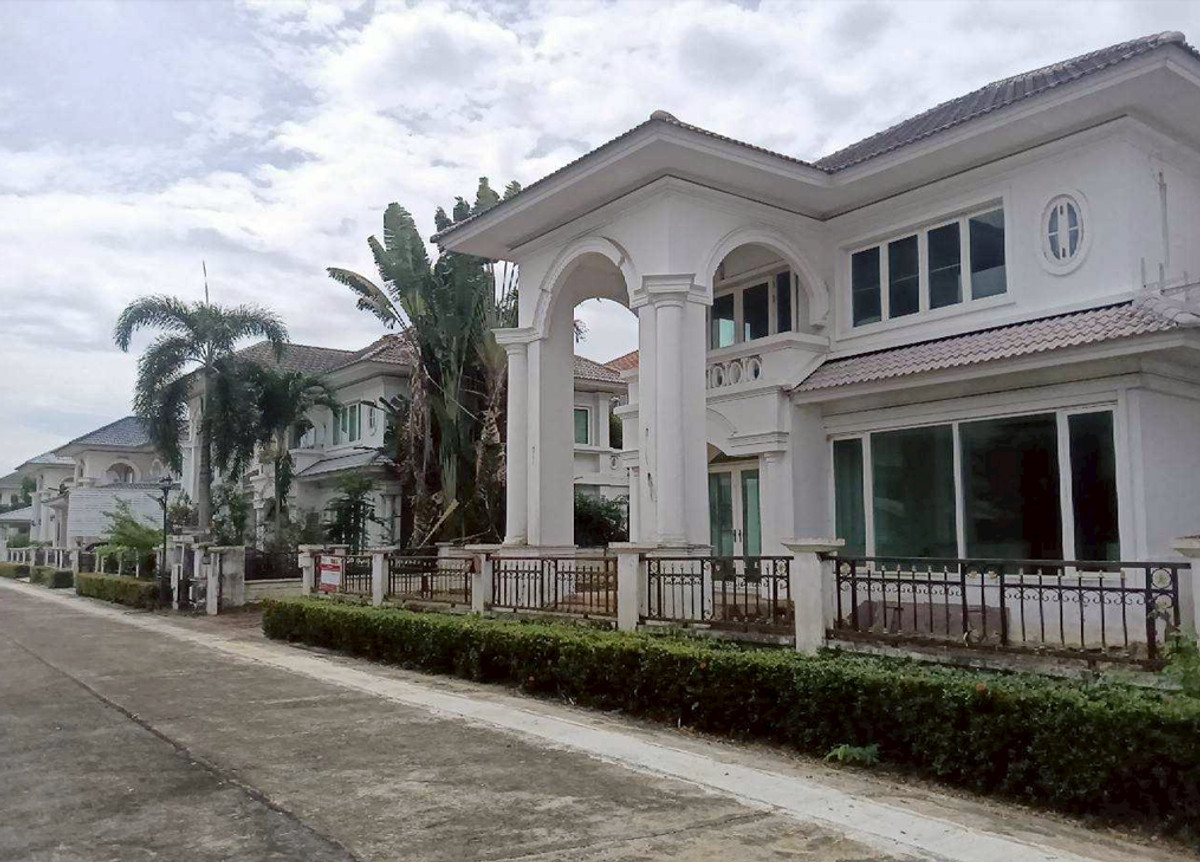 For SaleHouseBang kae, Phetkasem : Single house for sale, Thanathong Lakeside City Home project, large plot, 110 sq m, Bang Waek area, Phetkasem, Bang Khae, quiet and private residence, good price, or worth renovating to increase value.