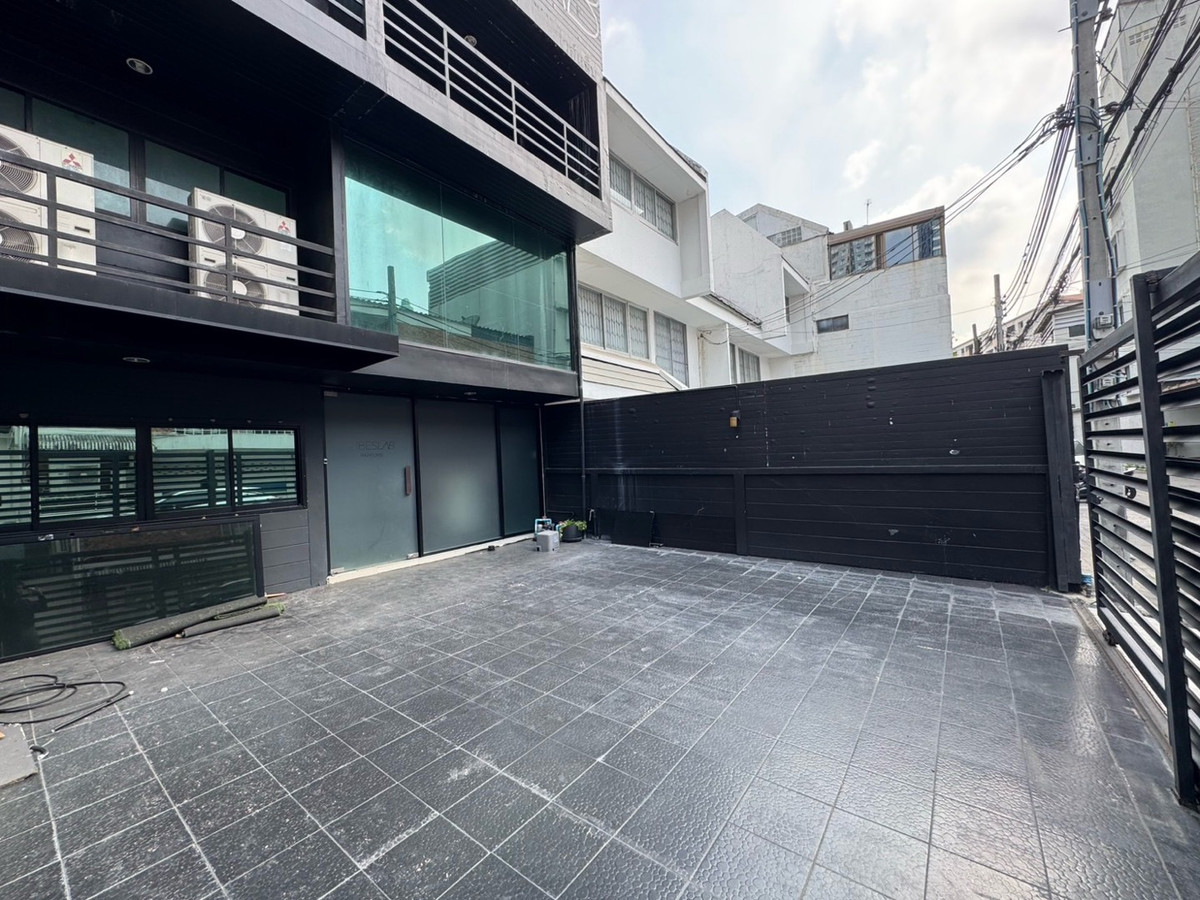 ให้เช่าอาคารพาณิชย์สุขุมวิท อโศก ทองหล่อ : ให้เช่า อาคารพาณิชย์ สุขุมวิท 26 พร้อมพงษ์ ใกล้ Emporium และ K Village รับพิจารณาทุกธุรกิจ ที่จอดรถ 2 คัน ทำเลซอยย่อย (ไม่ใช่ซอยหลัก)