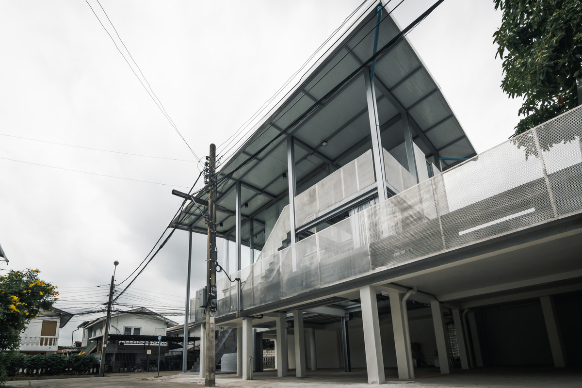 ให้เช่าโฮมออฟฟิศนวมินทร์ รามอินทรา : [23 Jan 2026] R34 Space - Home Office 3 ชั้น ให้เช่า สร้างใหม่, พื้นที่ใช้สอย 180 ตารางเมตร, เลียบทางด่วนรามอินทรา, รามอินทรา 34 แยก 14, เช่าเพียง 60,000.- (366 บาท/ตารางเมตร) พร้อมให้เช่า: 1 เมษายน 2569 เป็นต้นไป