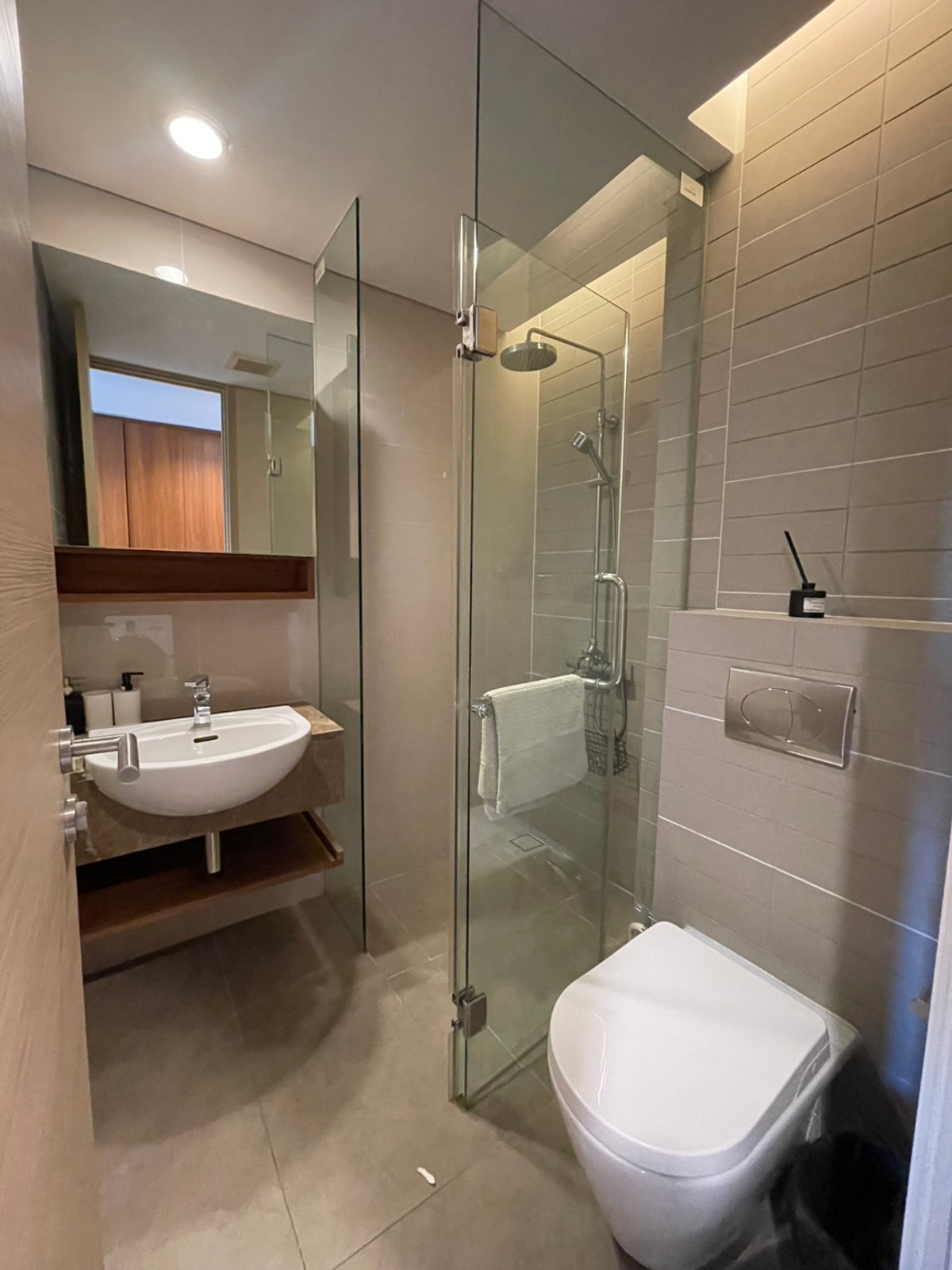 For SaleCondoSukhumvit, Asoke, Thonglor : For sale siamese 39 conner unit 2 bedroom east facing with balcony price 7.5 mb only