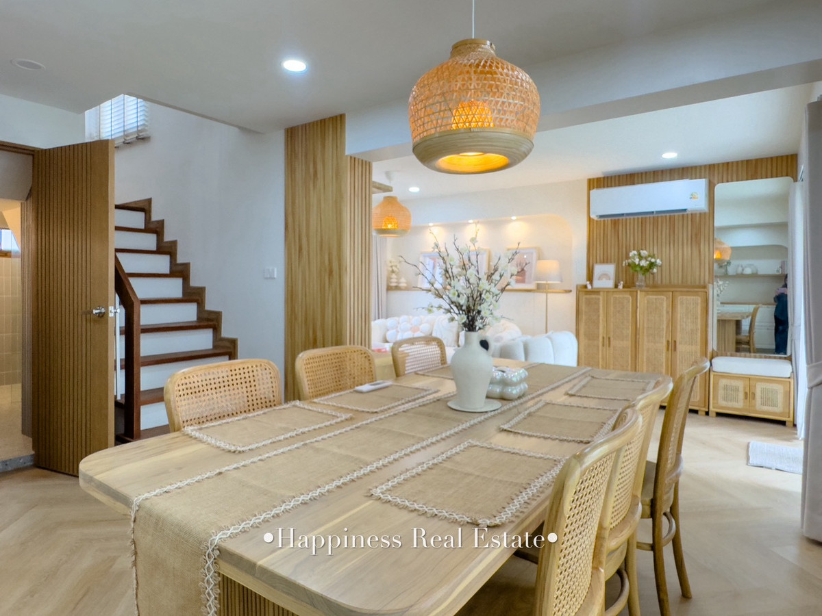 ขายบ้านลาดพร้าว เซ็นทรัลลาดพร้าว : 𝑯𝒐𝒎𝒆 𝑺𝒘𝒆𝒆𝒕 𝑯𝒐𝒎𝒆𝒚 บ้านสไตล์มินิมอลอบอุ่น ใกล้รถไฟฟ้า เฟอร์นิเจอร์ครบ พร้อมเข้าอยู่ได้เลย! 