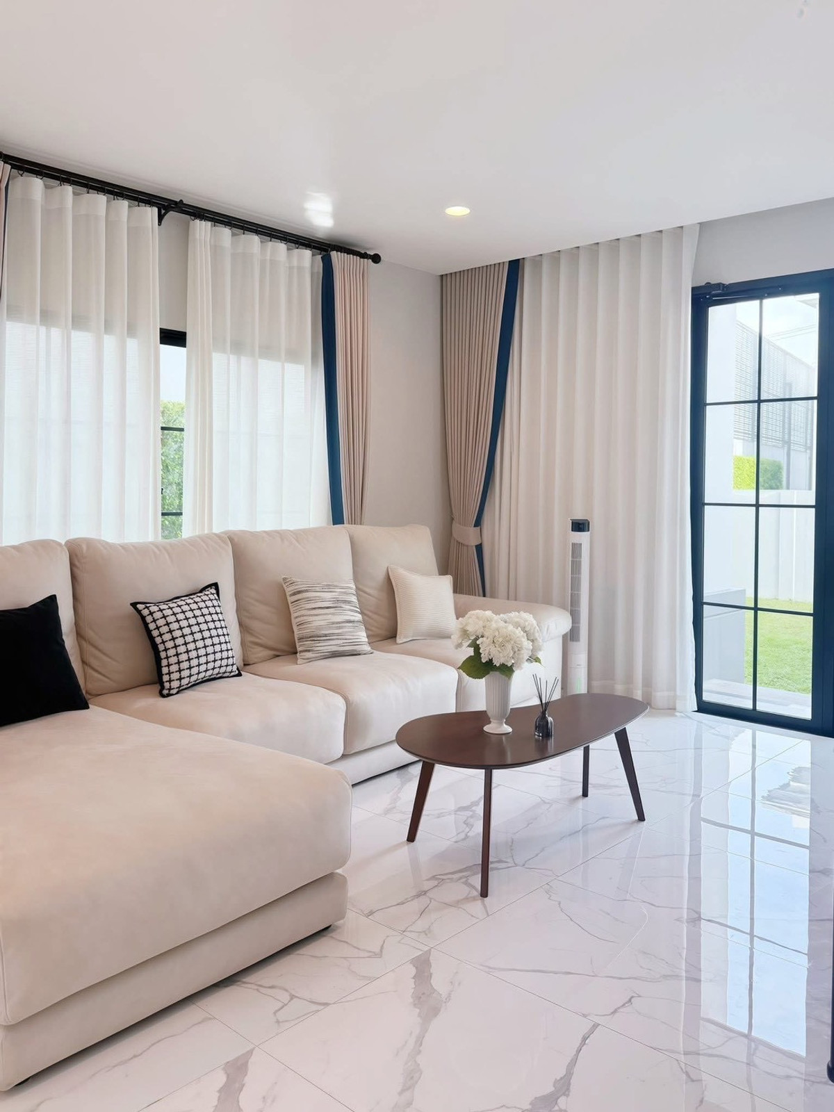 ให้เช่าบ้านเสรีไทย-นิด้า : ✨ บ้านยุคใหม่ ประหยัดพลังงาน! บ้านเดี่ยวหลังมุม Solar Cell & EV Charger พร้อมใช้งาน!  