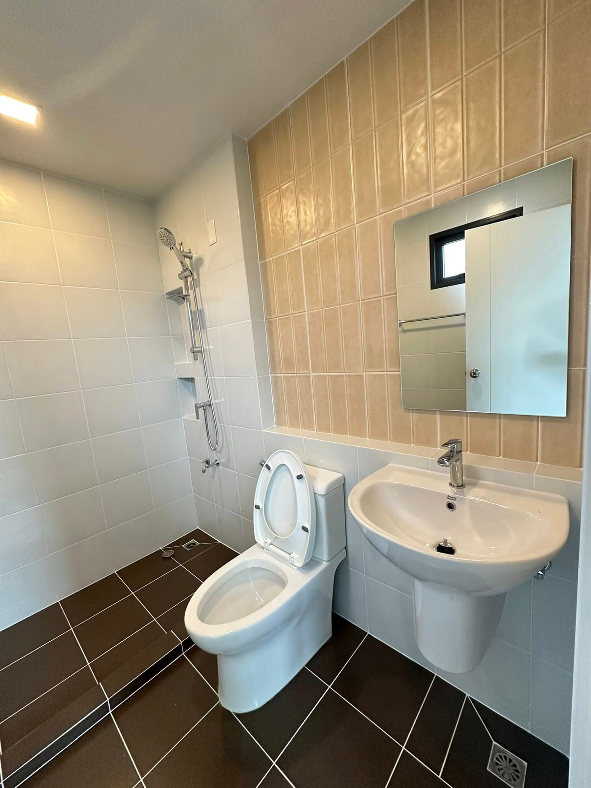 ให้เช่าบ้านปทุมธานี รังสิต ธรรมศาสตร์ : ทาวน์โฮม 3ห้องนอน เฟอร์นิเจอร์ครบ ใกล้ตัวเมืองปทุม เฟอร์นิเจอร์ครบ