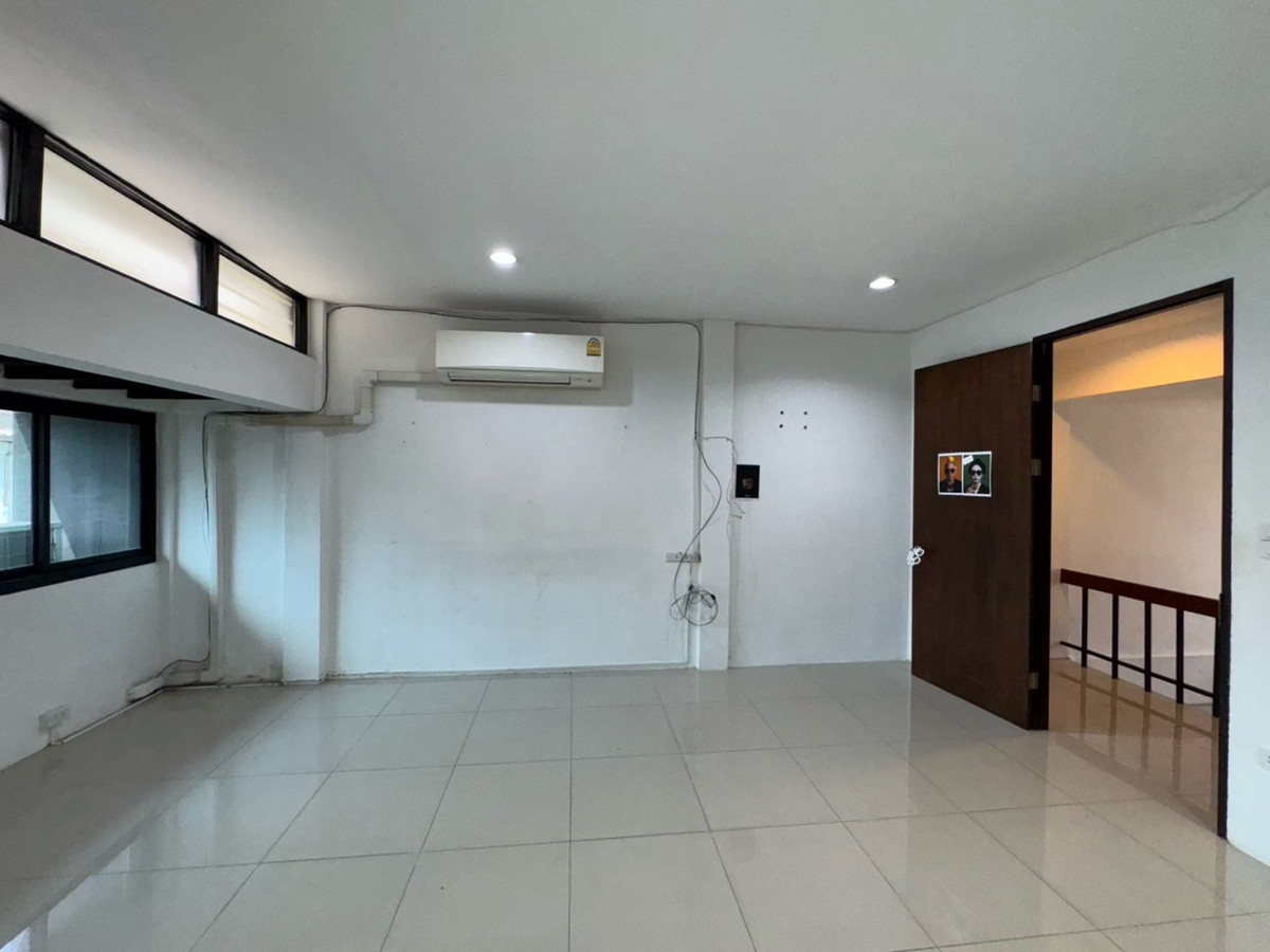 ให้เช่าอาคารพาณิชย์สุขุมวิท อโศก ทองหล่อ : ให้เช่า อาคารพาณิชย์ สุขุมวิท 26 พร้อมพงษ์ ใกล้ Emporium และ K Village รับพิจารณาทุกธุรกิจ ที่จอดรถ 2 คัน ทำเลซอยย่อย (ไม่ใช่ซอยหลัก)