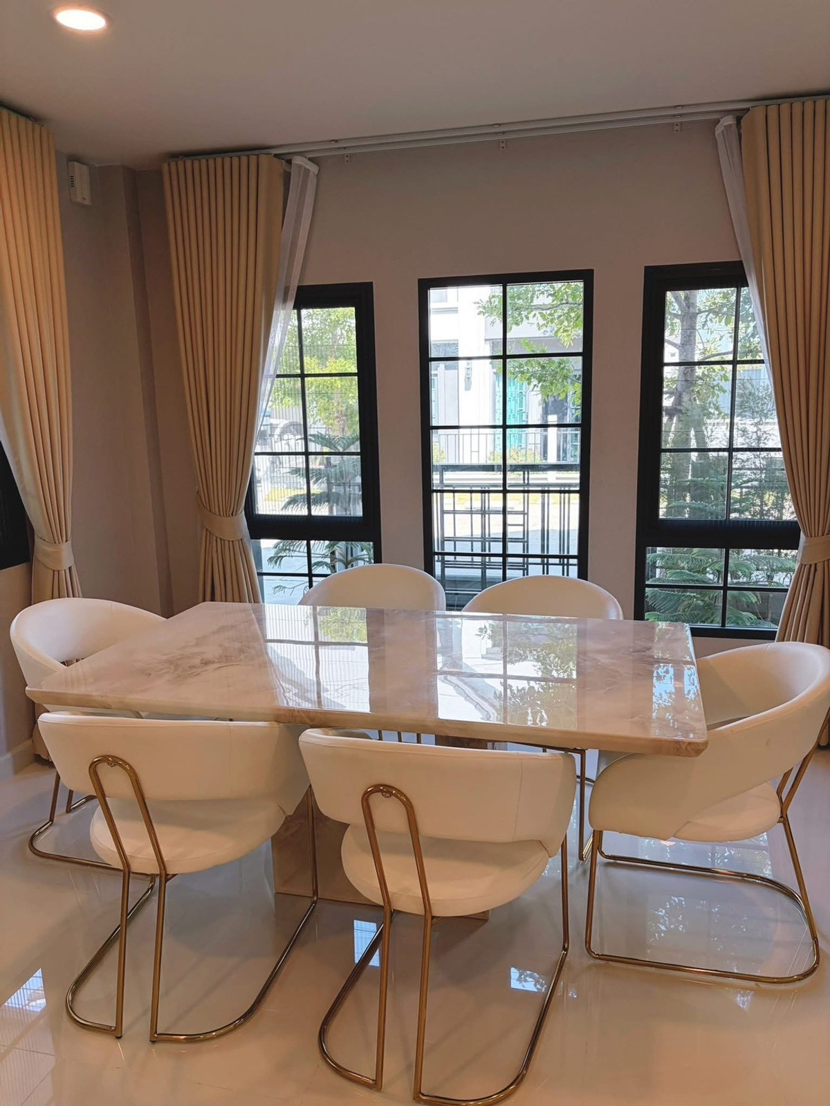 For RentHouseBangna, Bearing, Lasalle : ✨🏡 English style detached house, Centro Bangna (Phase 2), large house at the beginning of the alley. Never rented out