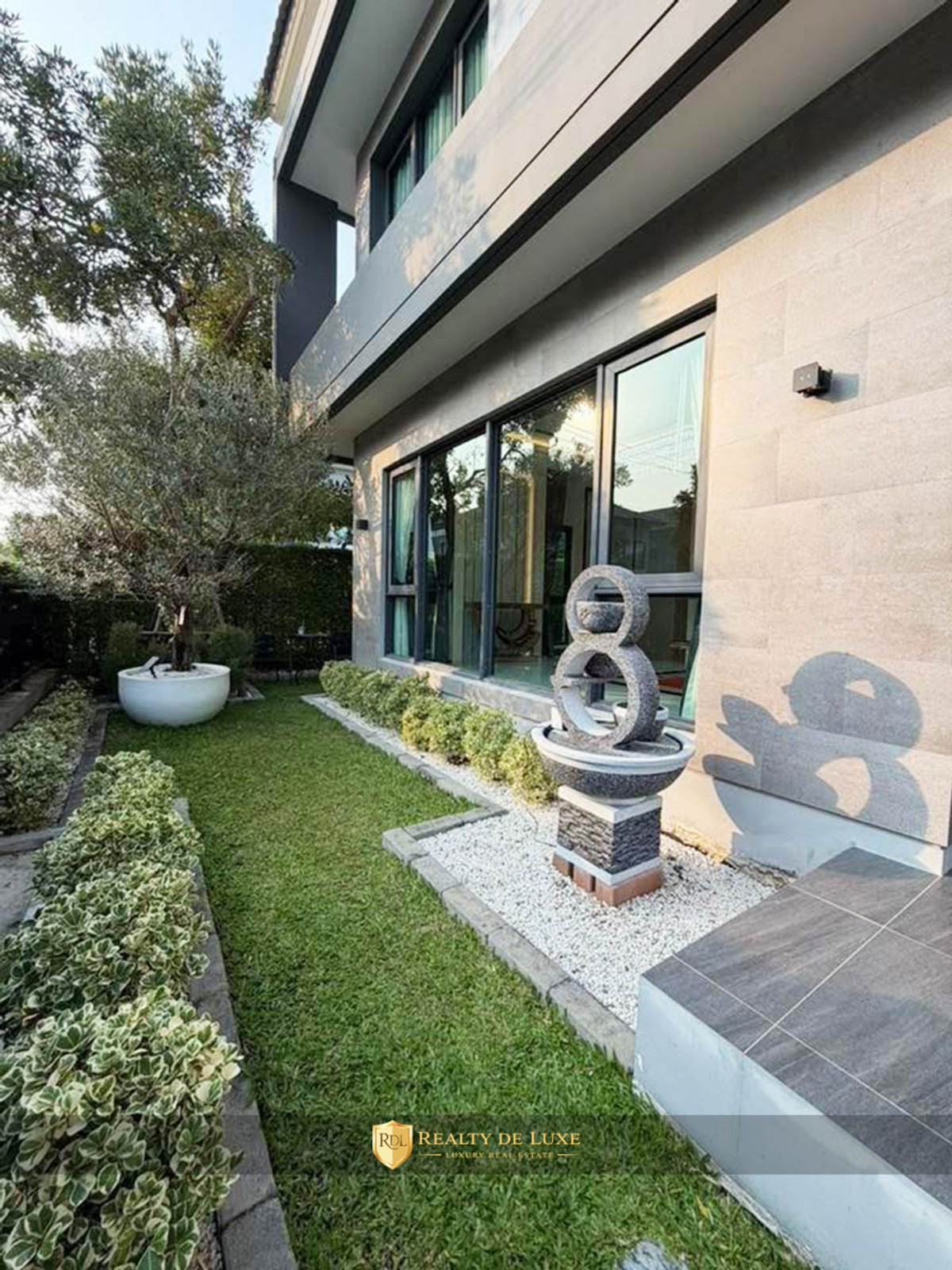 HouseBangna, Bearing, Lasalle : 𝐅𝐨𝐫 𝐒𝐚𝐥𝐞 & 𝐑𝐞𝐧𝐭 𝐓𝐡𝐞 𝐂𝐢𝐭𝐲 𝐁𝐚𝐧𝐠𝐧𝐚, 𝐧𝐞𝐚𝐫 𝐌𝐞𝐠𝐚 𝐁𝐚𝐧𝐠𝐧𝐚. 𝐏𝐞𝐭 𝐅𝐫𝐢𝐞𝐧𝐝𝐥𝐲