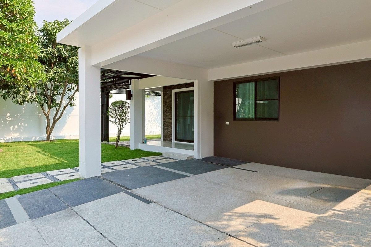 ขายบ้านบางนา แบริ่ง ลาซาล : 🌿⛅️ บ้านสวยแปลงมุม พื้นที่ดินใหญ่  #ใกล้เมกาบางนา  มัณฑนา บางนา กม.7  