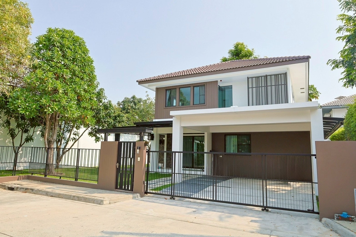 For SaleHouseBangna, Bearing, Lasalle : 🌿⛅️ Beautiful house, corner plot. large land area  #Near Mega Bangna, Manthana Bangna Km. 7