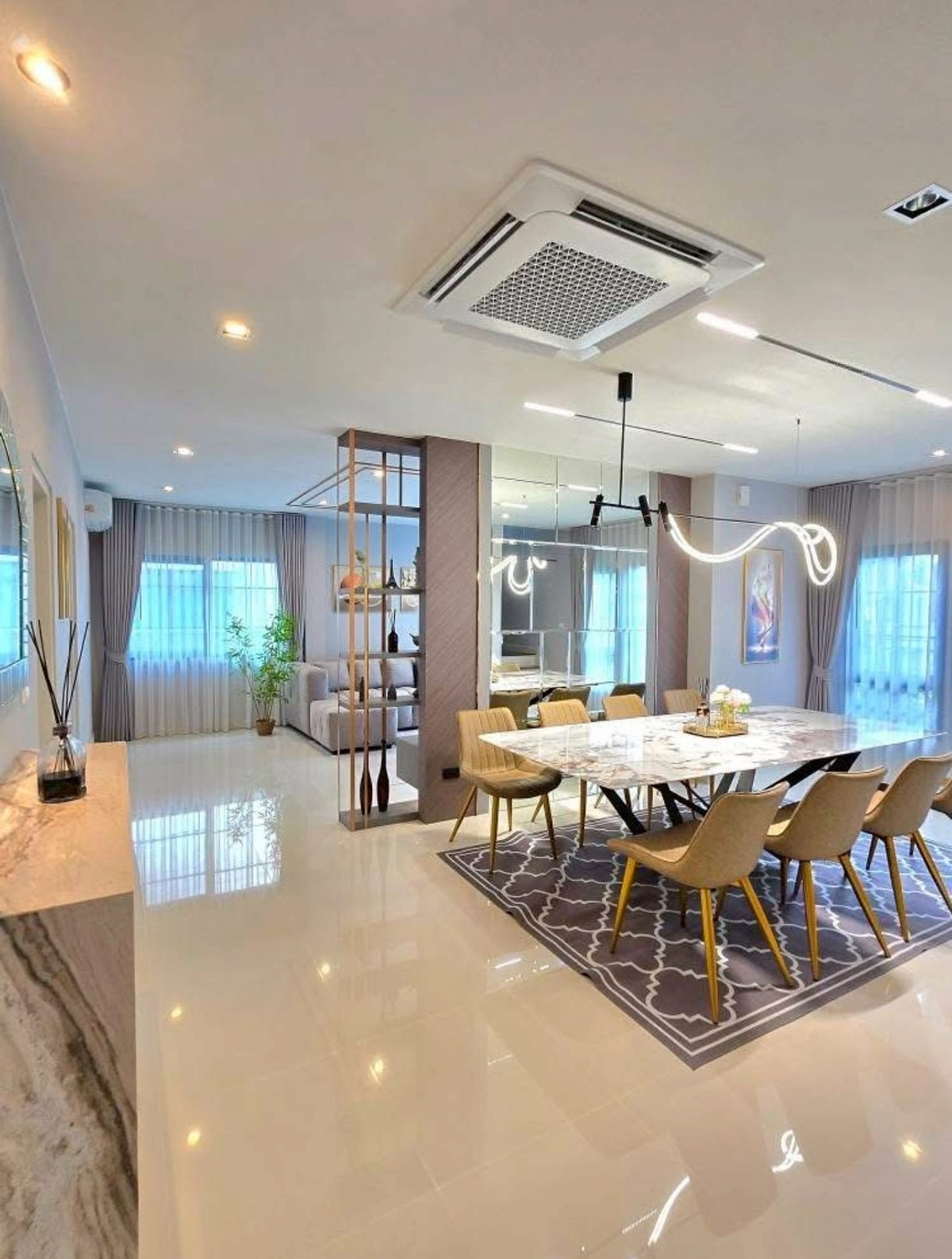 HouseBangna, Bearing, Lasalle : ✨[For Rent& Sale] Single house, corner plot, Centro Bangna 2, good location near Mega Bangna. Ready to move in immediately! 🏡