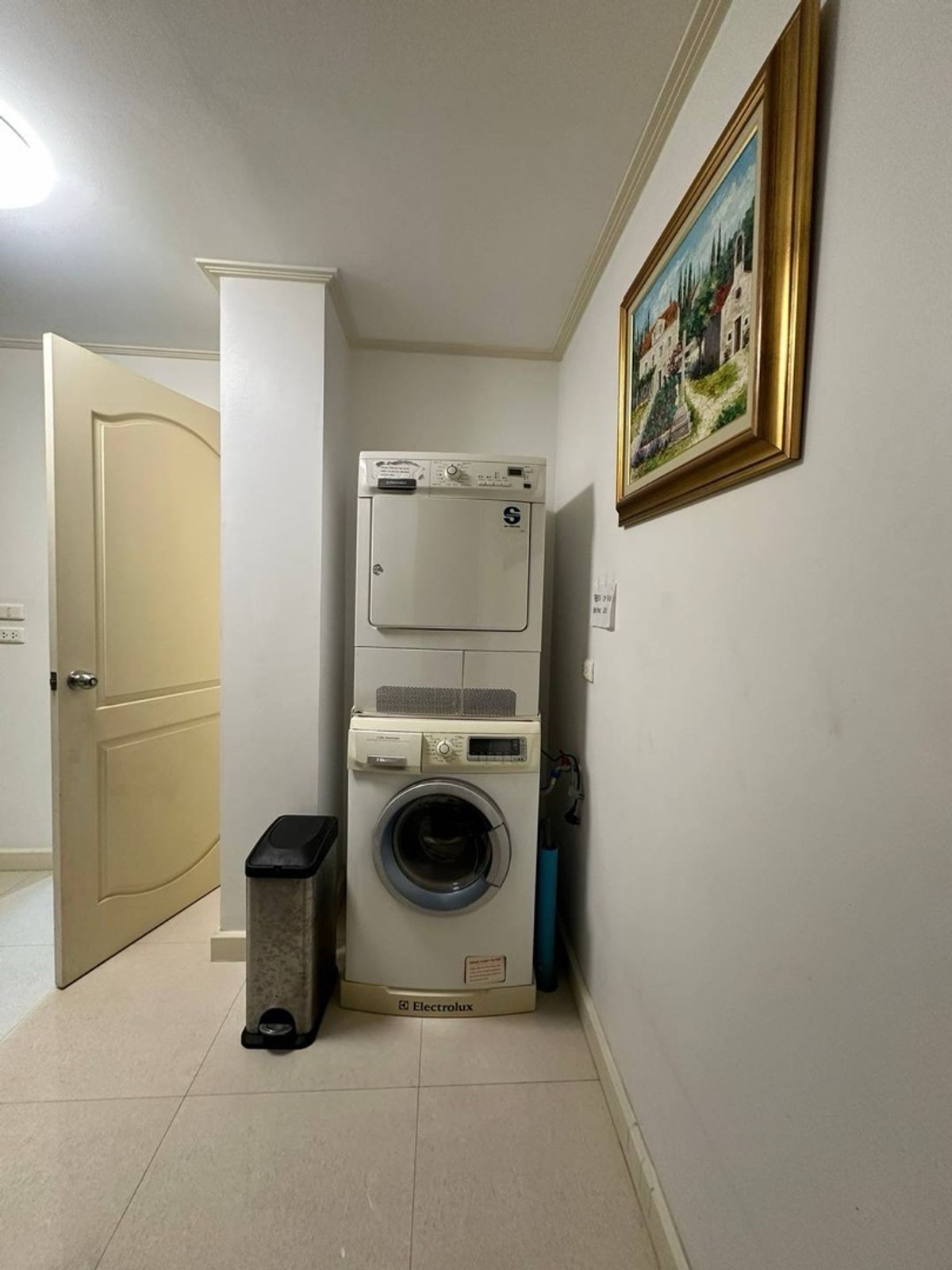 For RentCondoSukhumvit, Asoke, Thonglor : Premium Condo Quiet atmosphere in the heart of the city, convenient travel near BTS Thonglor.