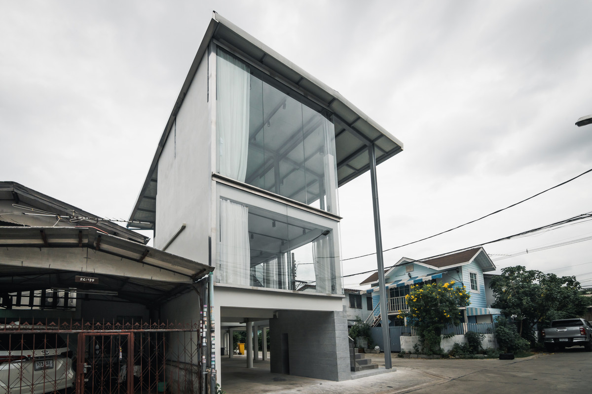 ให้เช่าโฮมออฟฟิศนวมินทร์ รามอินทรา : [23 Jan 2026] R34 Space - Home Office 3 ชั้น ให้เช่า สร้างใหม่, พื้นที่ใช้สอย 180 ตารางเมตร, เลียบทางด่วนรามอินทรา, รามอินทรา 34 แยก 14, เช่าเพียง 60,000.- (366 บาท/ตารางเมตร) พร้อมให้เช่า: 1 เมษายน 2569 เป็นต้นไป