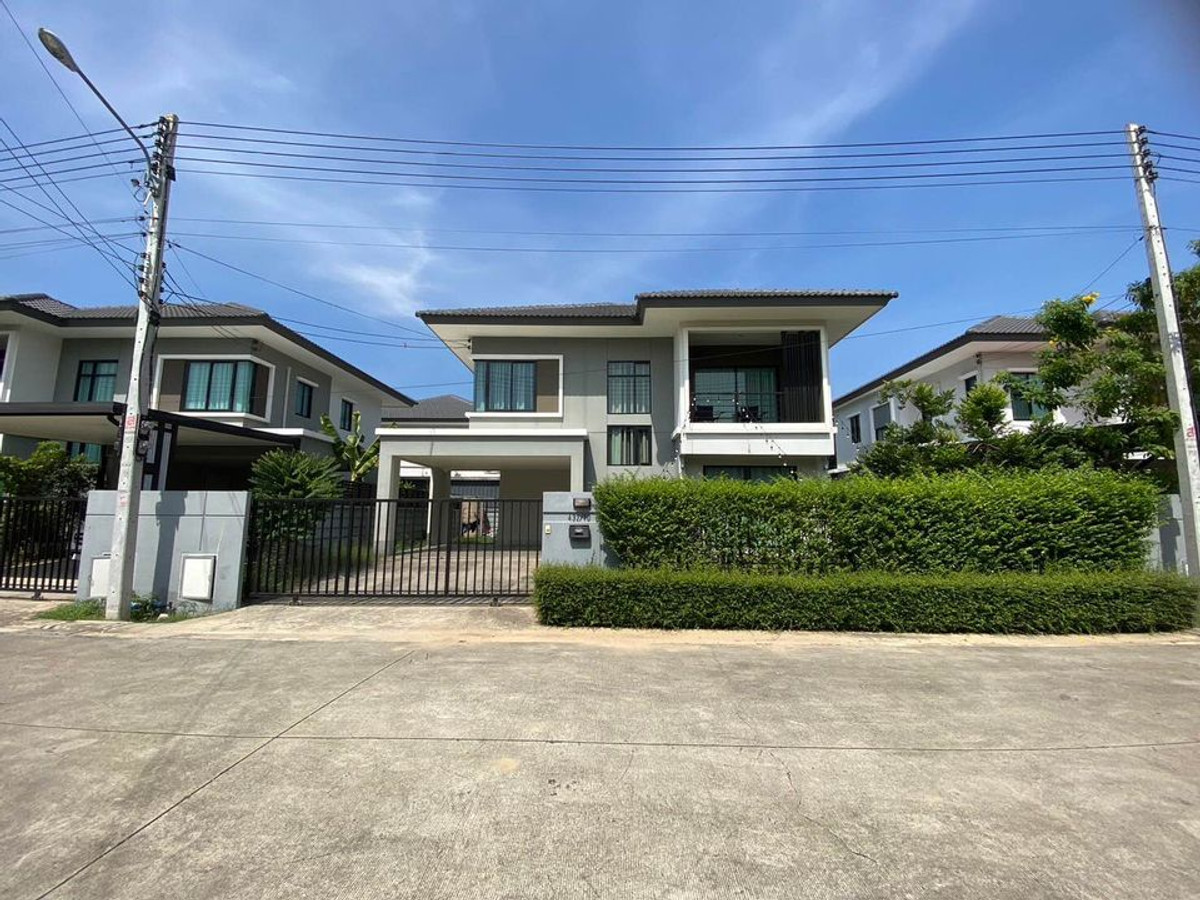For RentHousePathum Thani,Rangsit, Thammasat : house can register a company with fully furnished, near Rangsit University, 3 bedrooms, 3 bathrooms.