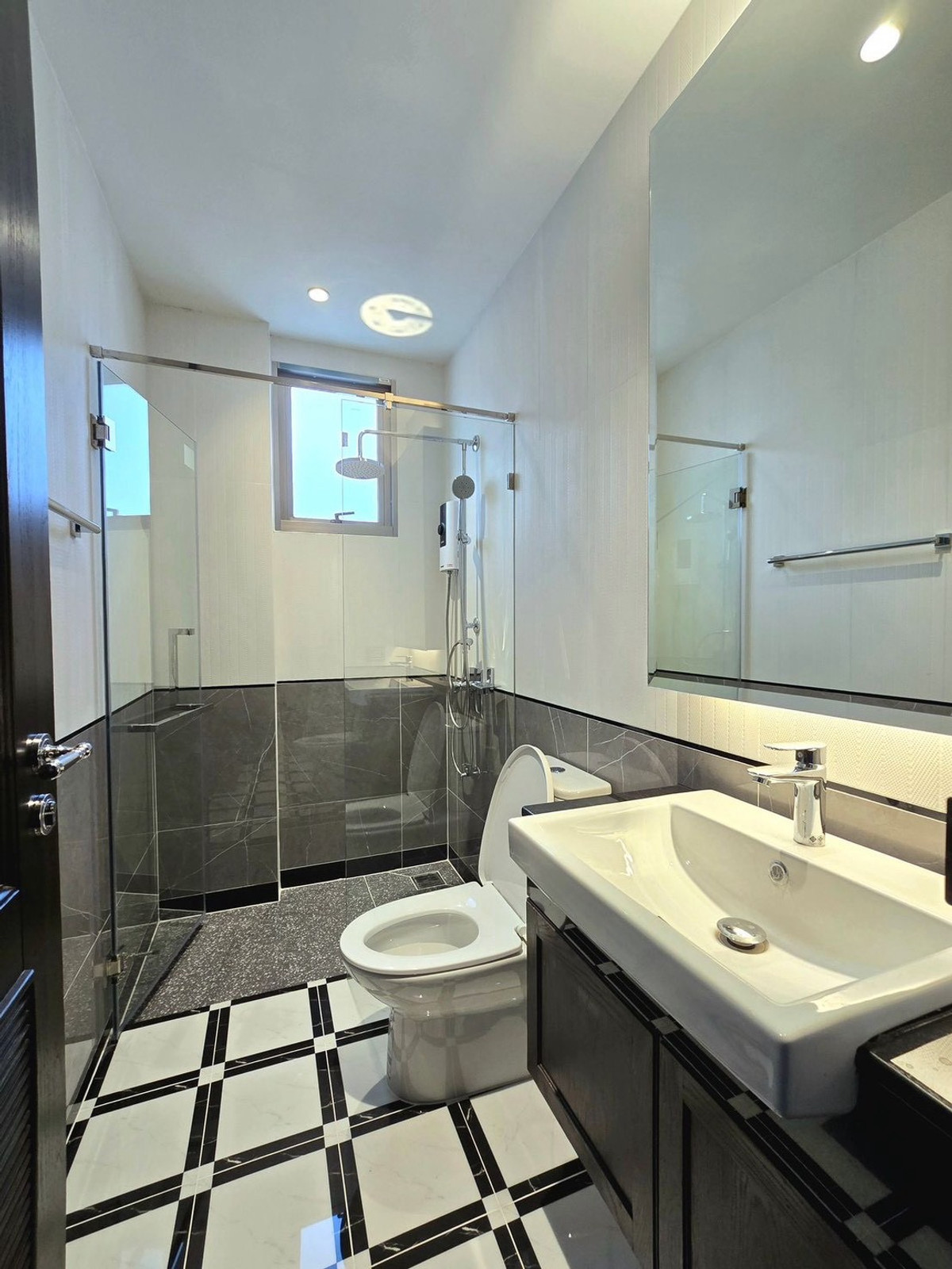 HouseRathburana, Suksawat : 🌟 [For Sale/Rent] Experience superiority in a potential location. Beautiful like a model home Luxurious home decorated with premium throughout. Just carry your bags and move in immediately ✨