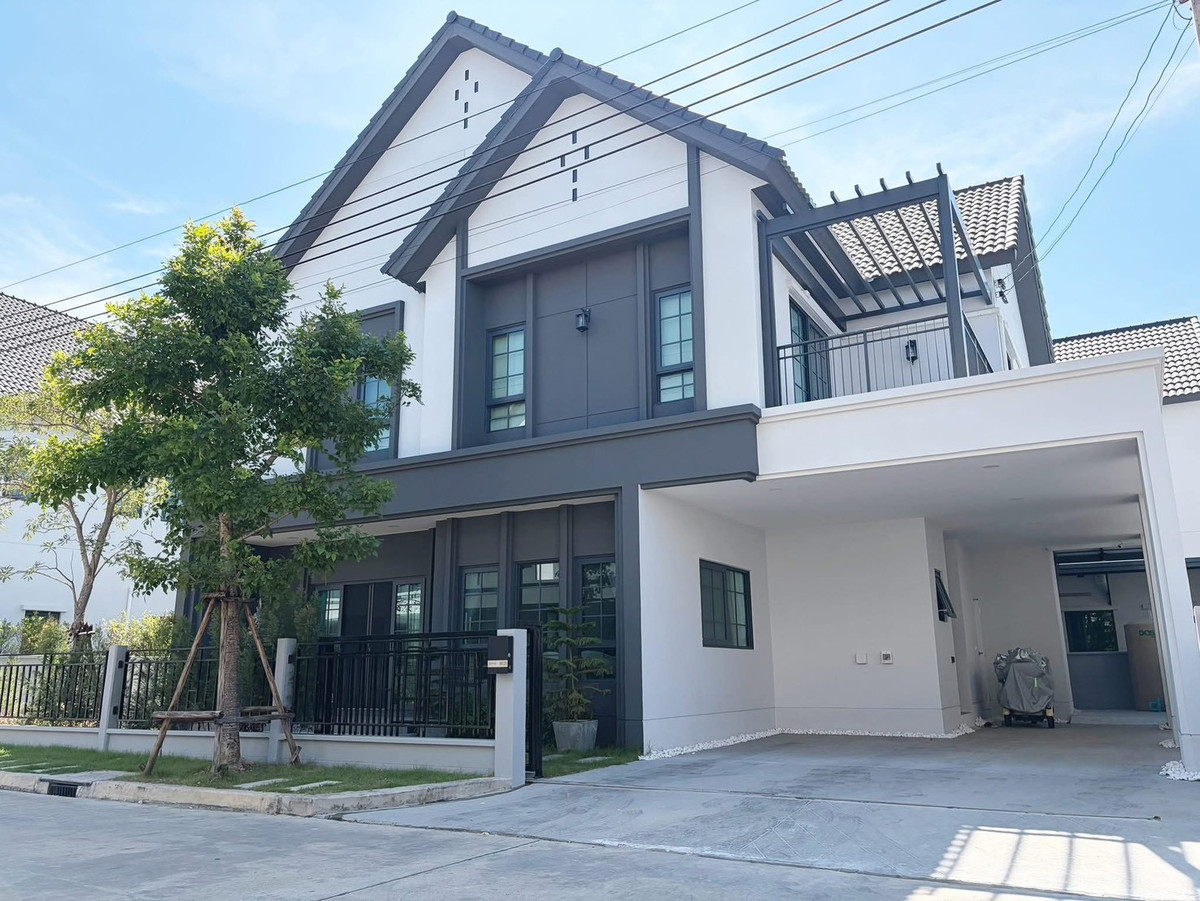 For RentHouseBangna, Bearing, Lasalle : ✨🏡 English style detached house, Centro Bangna (Phase 2), large house at the beginning of the alley. Never rented out
