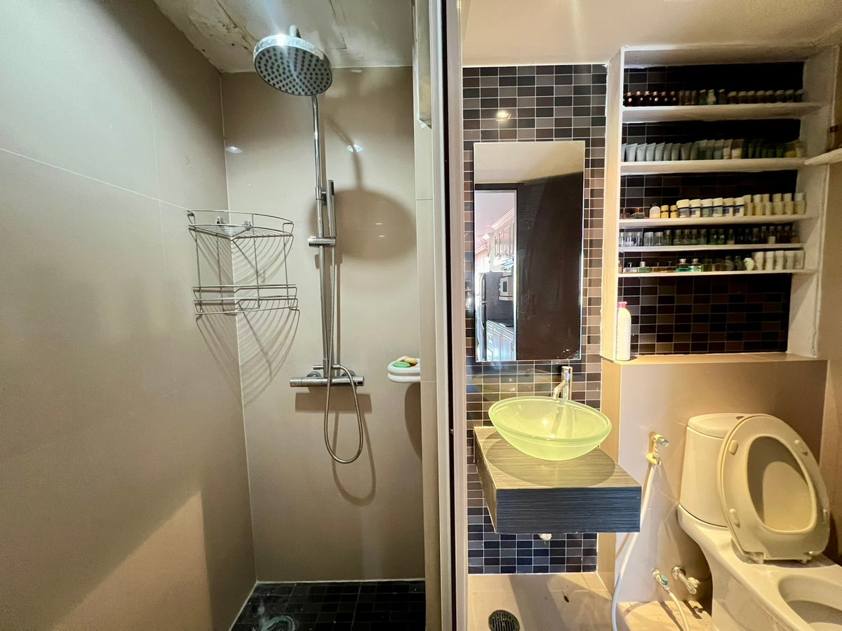 For SaleCondoRatchadapisek, Huaikwang, Suttisan : Cheapest sale in the building! Condo 77.7 sq m., corner room, 2 bedrooms, 2 bathrooms, near MRT Lat Phrao, this price cant be found!!