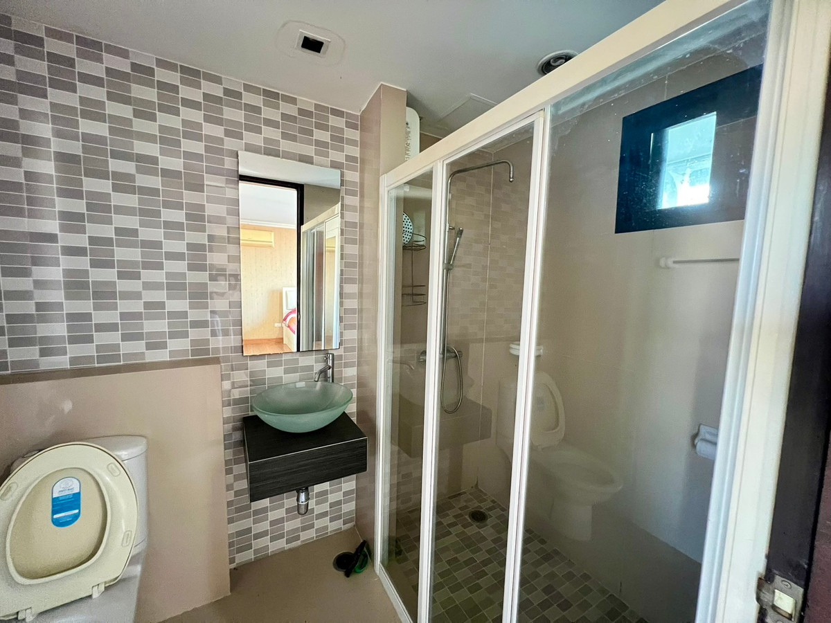 For SaleCondoRatchadapisek, Huaikwang, Suttisan : Cheapest sale in the building! Condo 77.7 sq m., corner room, 2 bedrooms, 2 bathrooms, near MRT Lat Phrao, this price cant be found!!