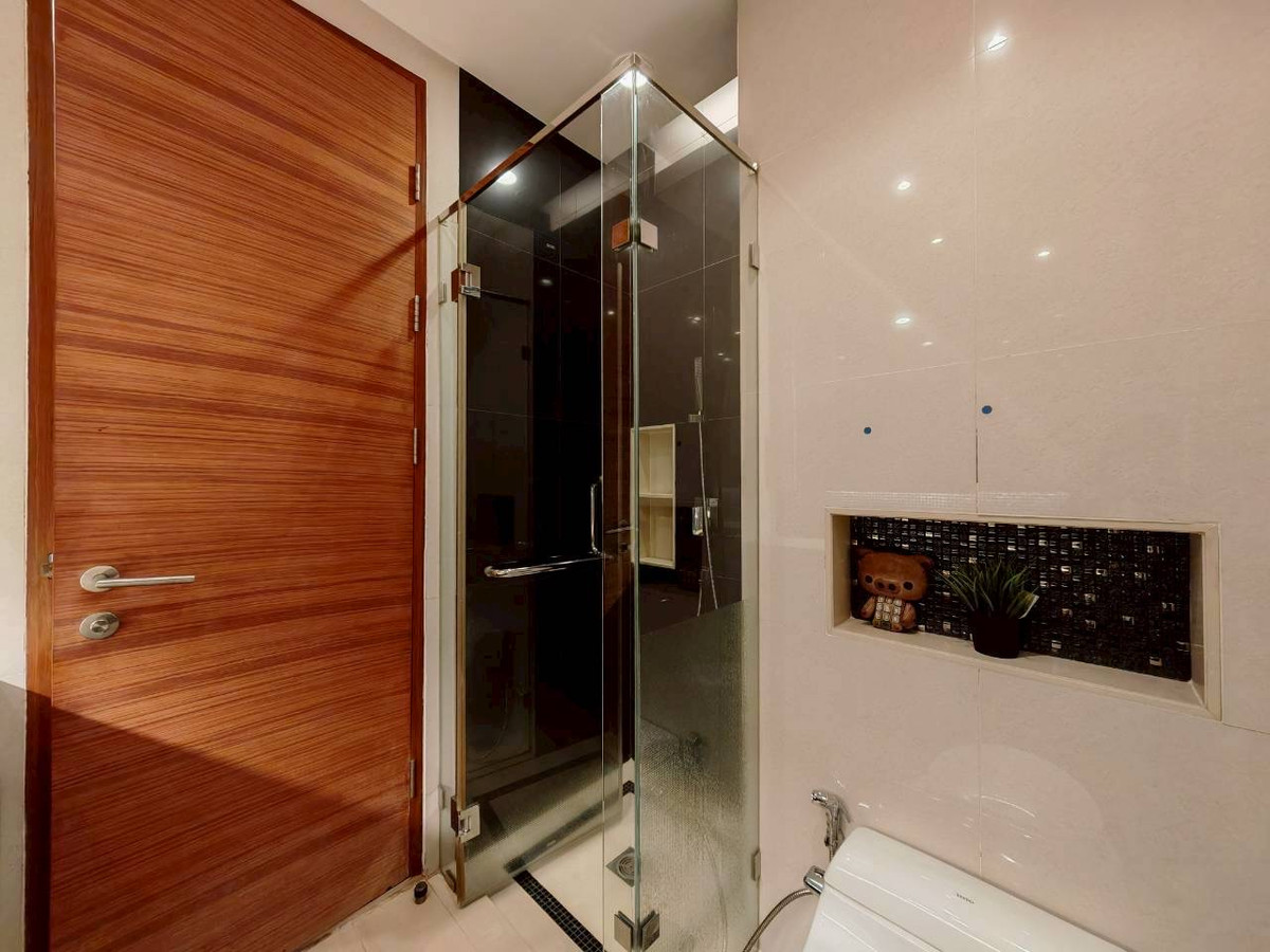 For RentCondoSukhumvit, Asoke, Thonglor : Condo for RENT The Address Sukhumvit 28, spacious room 70 sq m., 2 bedrooms, 2 bathrooms, ready to move in @ 51,000 baht, urgent call 096-2615656, spacious room 70 sq m., 2 bedrooms, 2 bathrooms, fully furnished, ready to move in Location : Promphong , Th