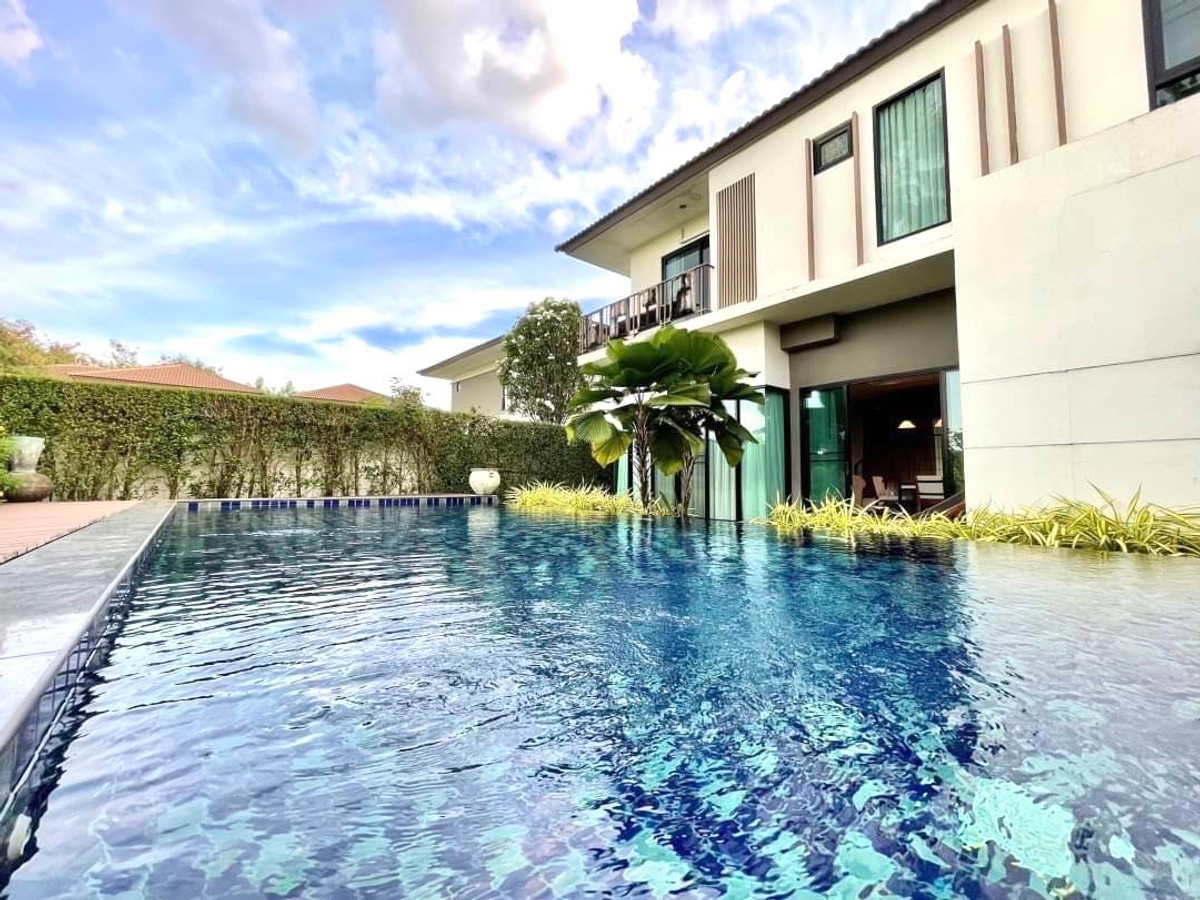 For RentHouseChiang Mai : Single house for rent, Ploenchit Collina Village, has a salt water swimming pool.