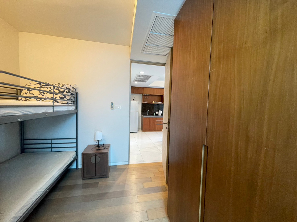 For SaleCondoSukhumvit, Asoke, Thonglor : For sale siamese 39 conner unit 2 bedroom east facing with balcony price 7.5 mb only