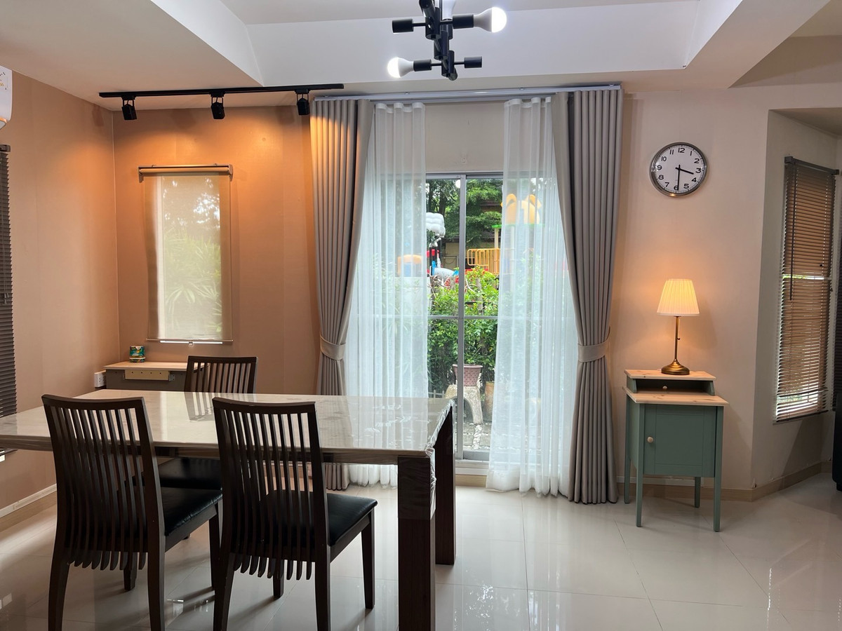 For RentHouseNonthaburi, Bang Yai, Bangbuathong : Single house, 5 minutes to Central Westgate, fully furnished, 3 bedrooms, 3 bathrooms.